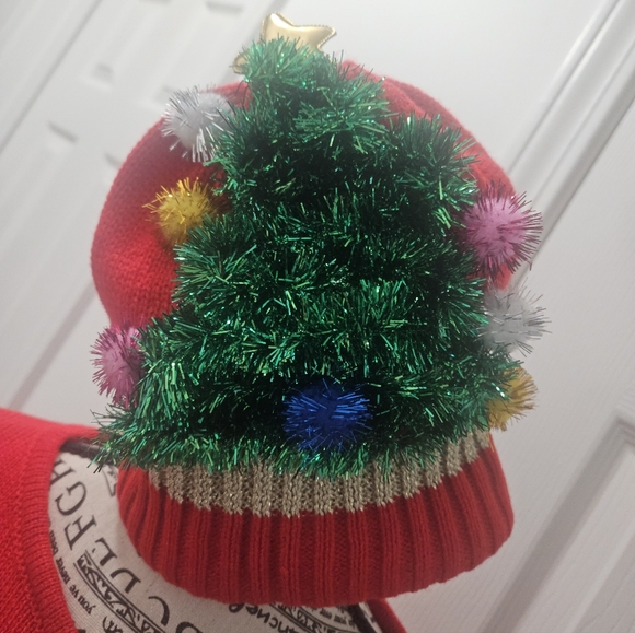 Collection Eighteen Red Poncho and Hat Set - Picture 5 of 7